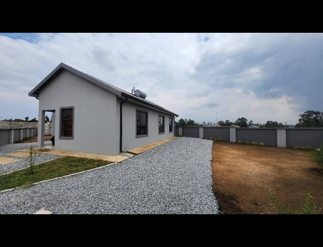 2 BEDROOM HOUSE FOR SALE IN SELCOURT